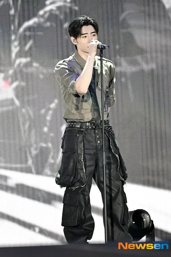 Latest photo of Sunghoon (ENHYPEN)