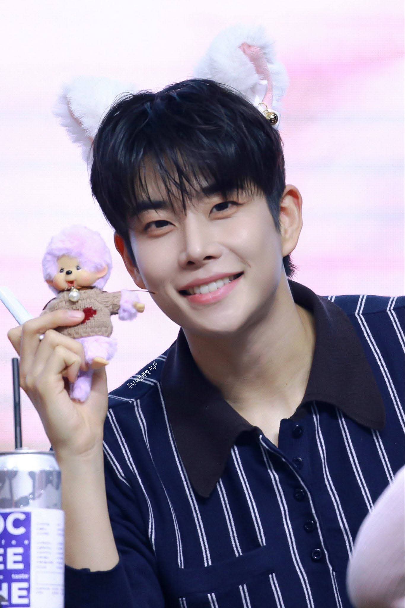 아스트로 최근 활동샷