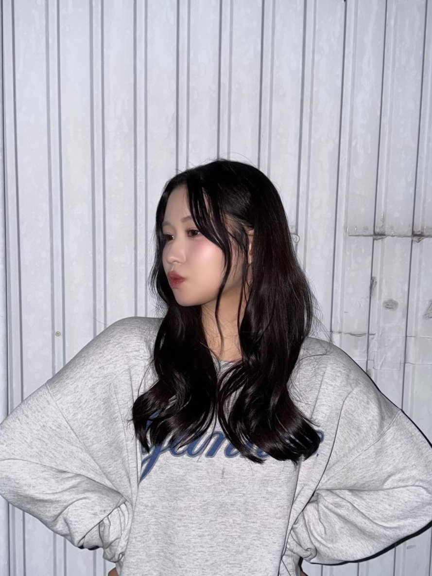 Behind-the-scenes cut of Kasahara Momona (ME:I)