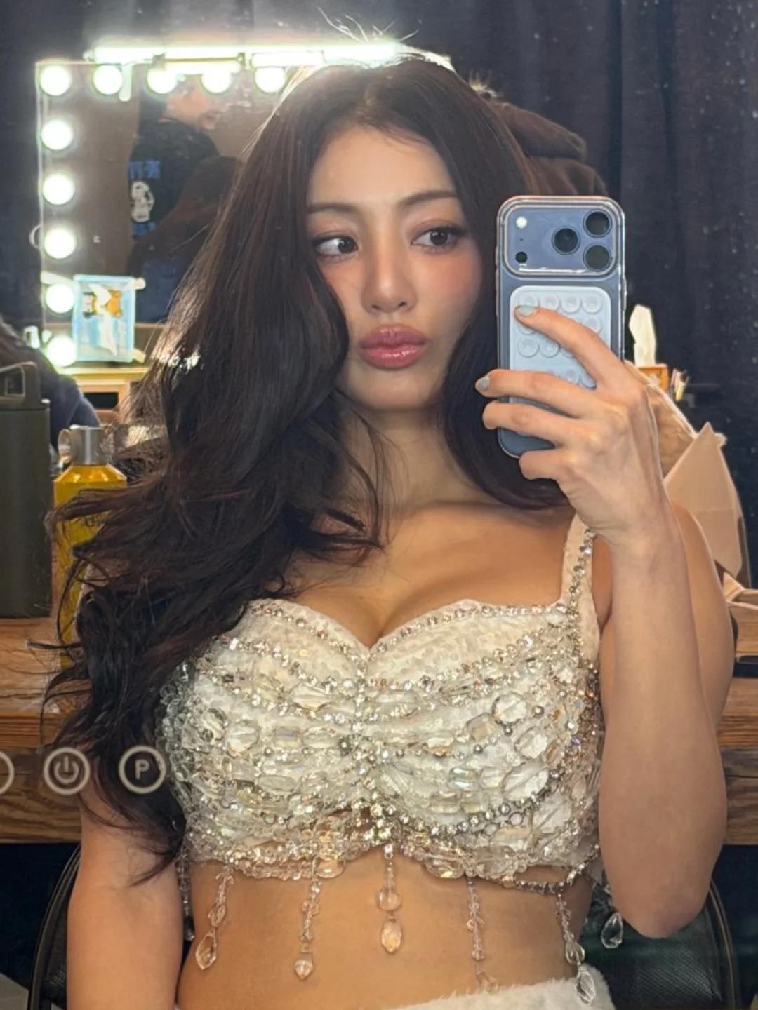 Latest photo of Jihyo (TWICE)