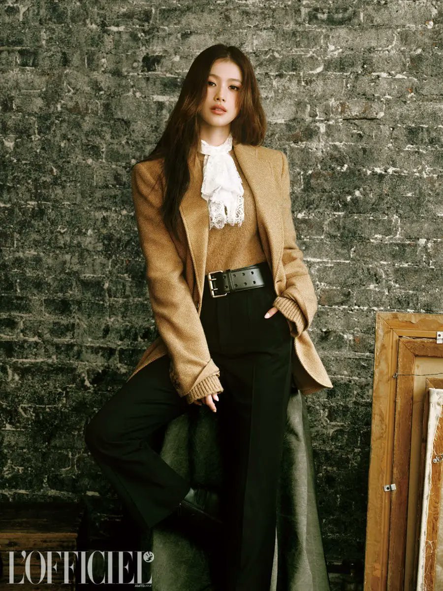 Latest photo of Sana (TWICE)