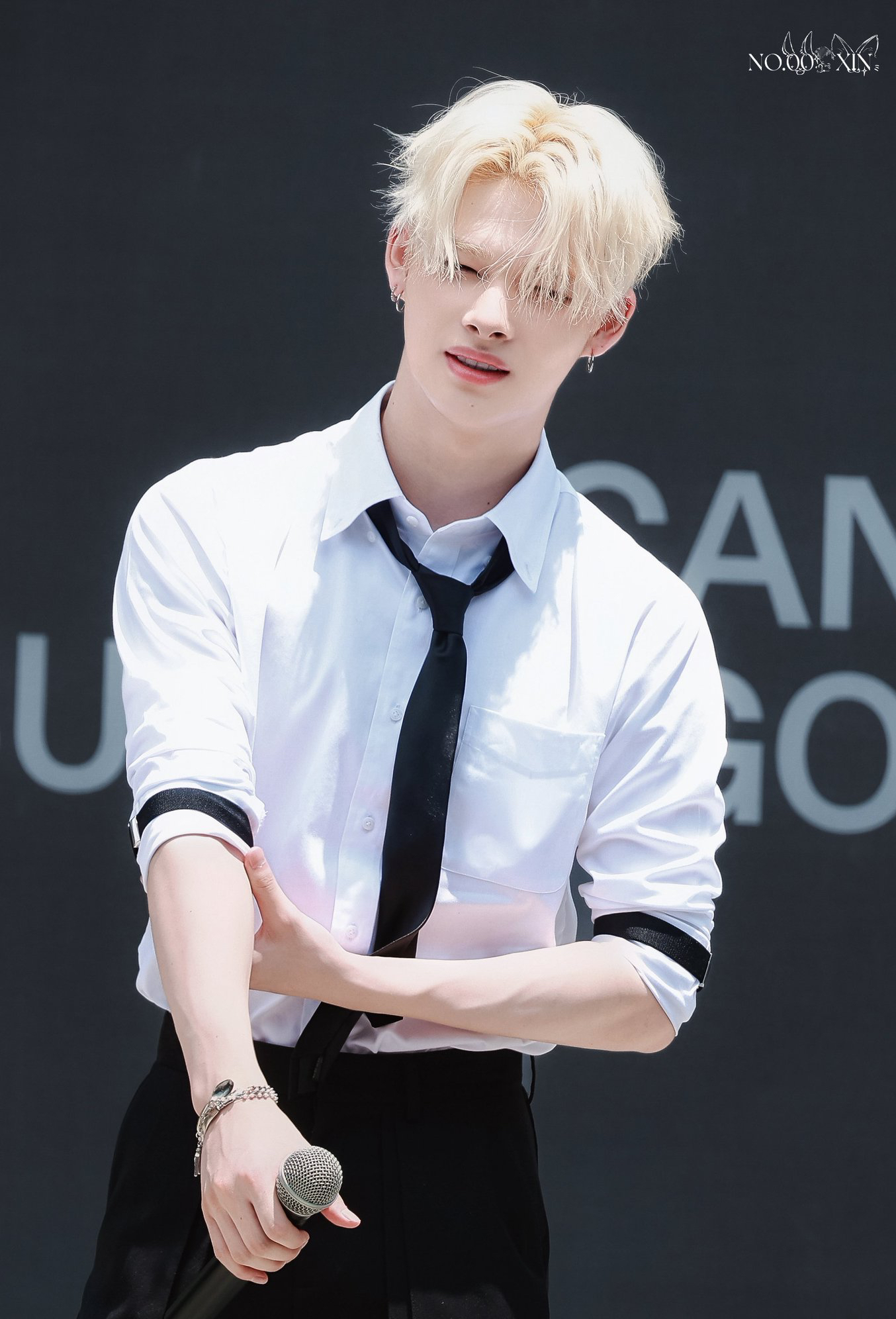 Behind-the-scenes cut of NI-KI (ENHYPEN)