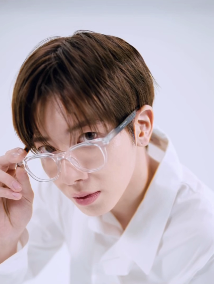 テヒョン (TOMORROW X TOGETHER)の舞台裏ショット