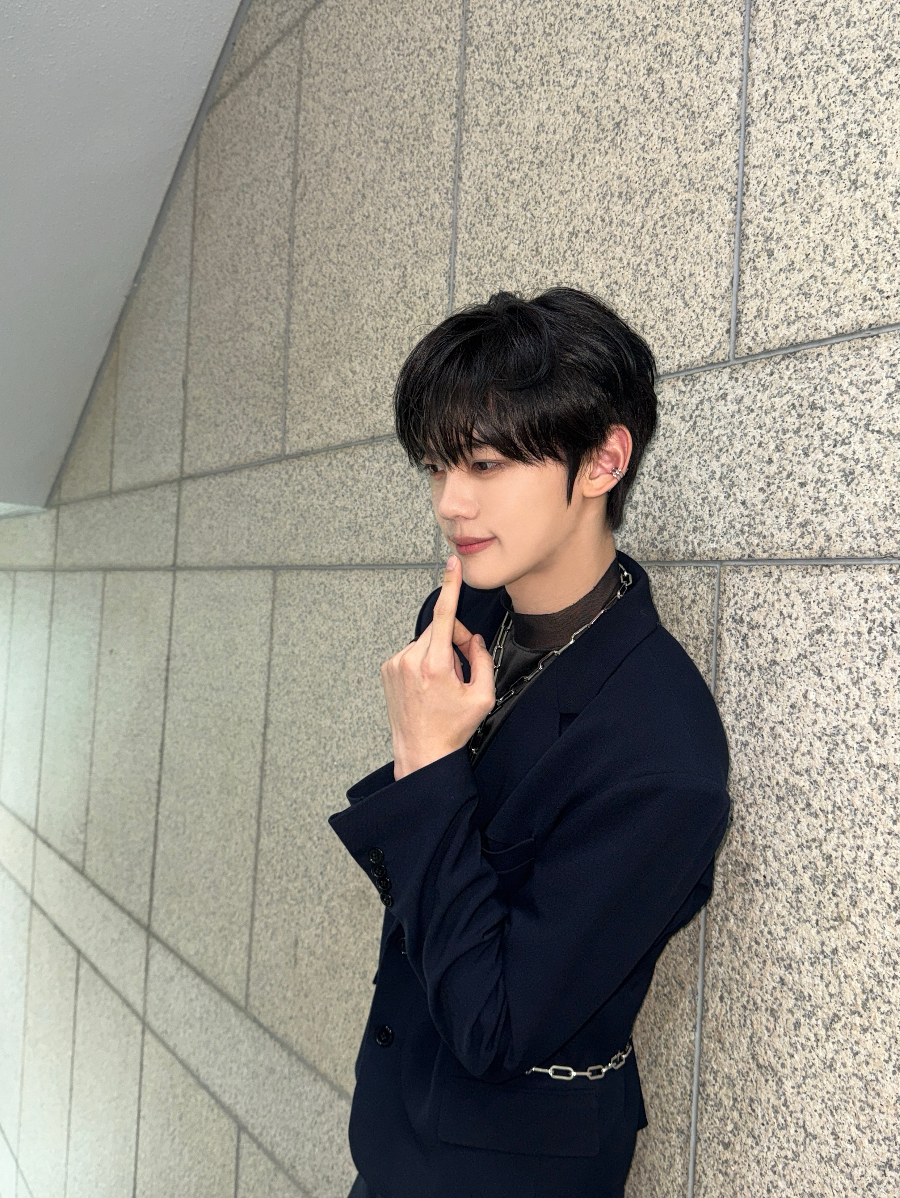 Latest photo of Kim Gyuvin (ZEROBASEONE)