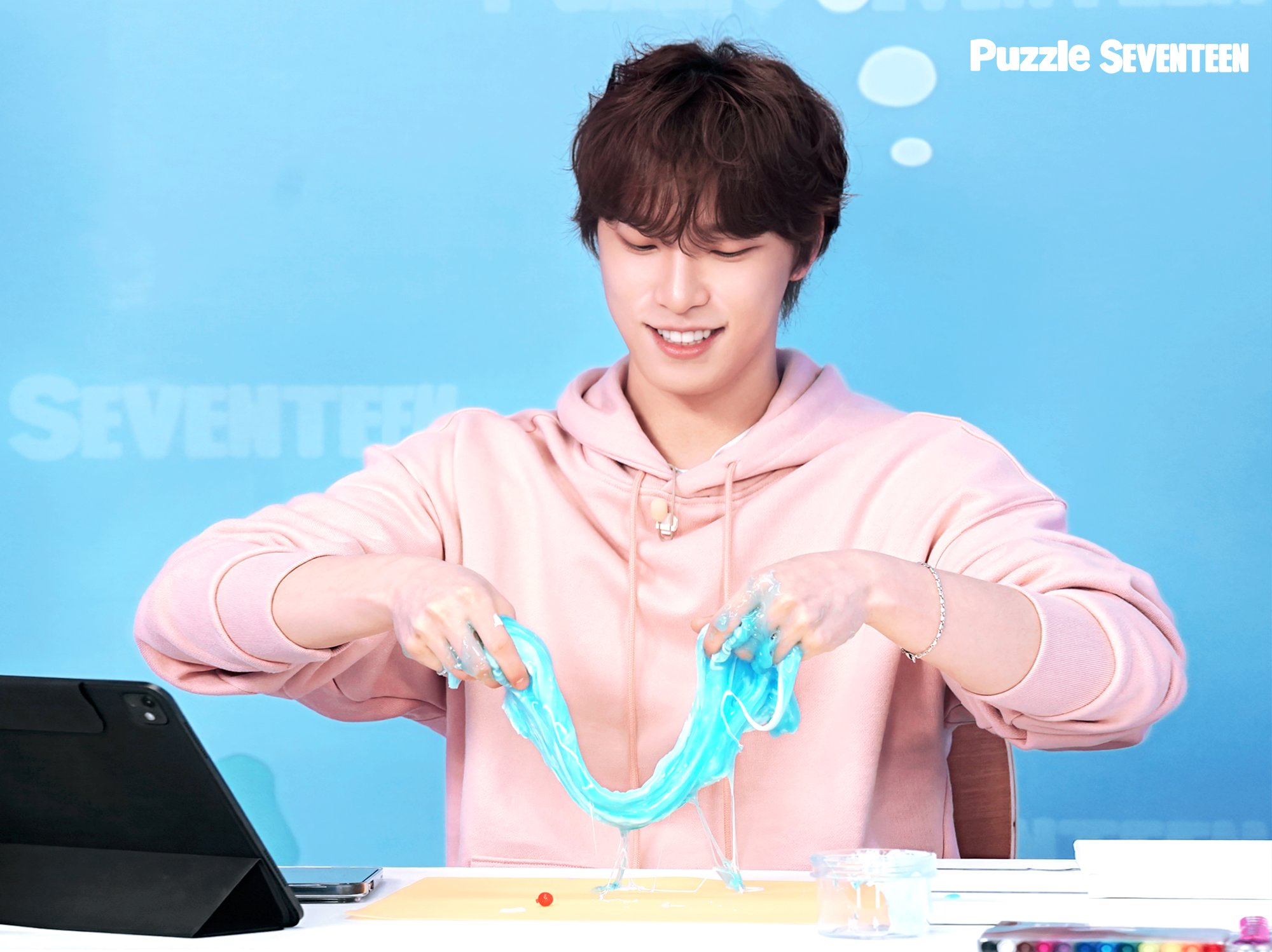 A moment captured by Dino (SEVENTEEN)'s fan