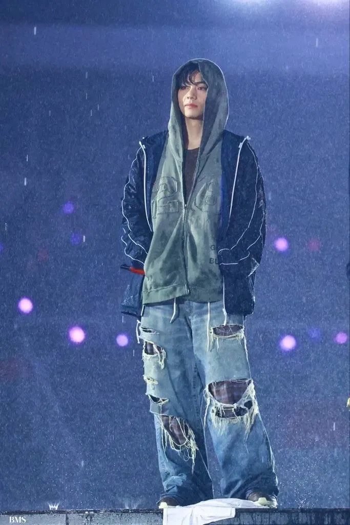 Foto aktivitas terbaru V (BTS)