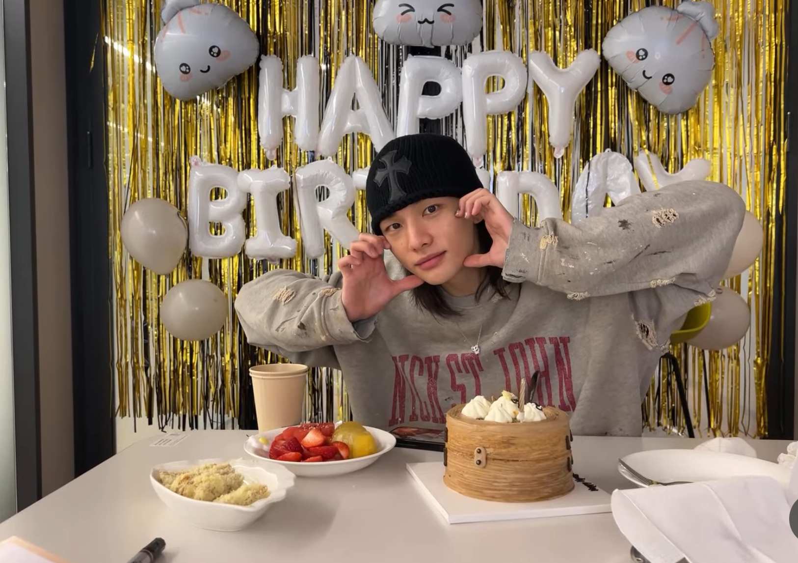 Latest photo of Hyunjin (Stray Kids)