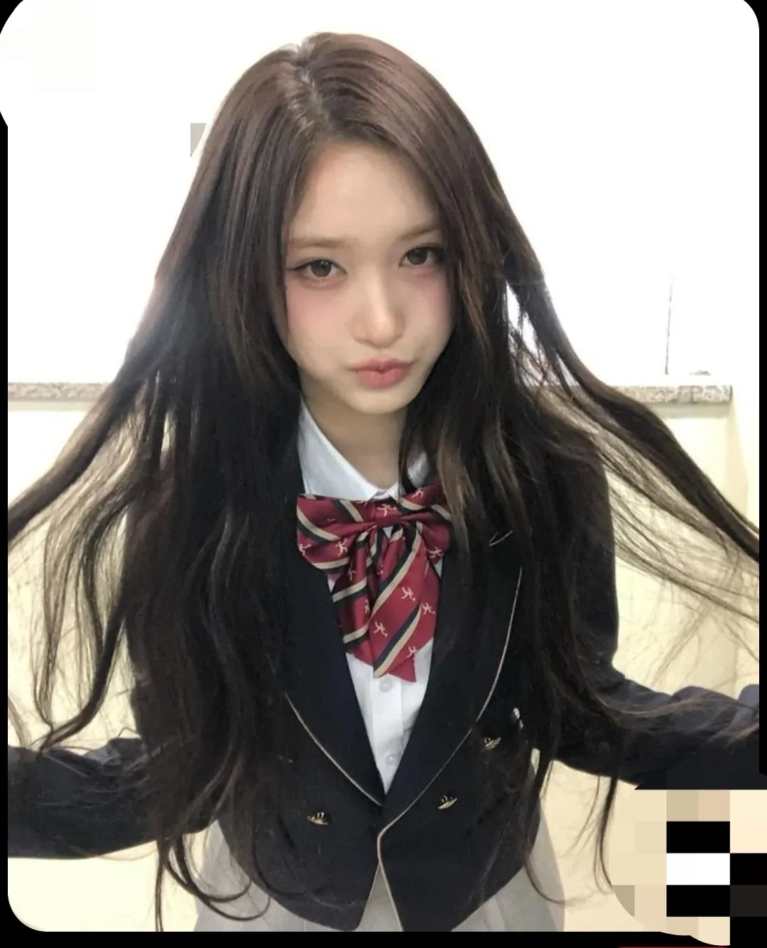 Behind-the-scenes cut of Leeseo (IVE)