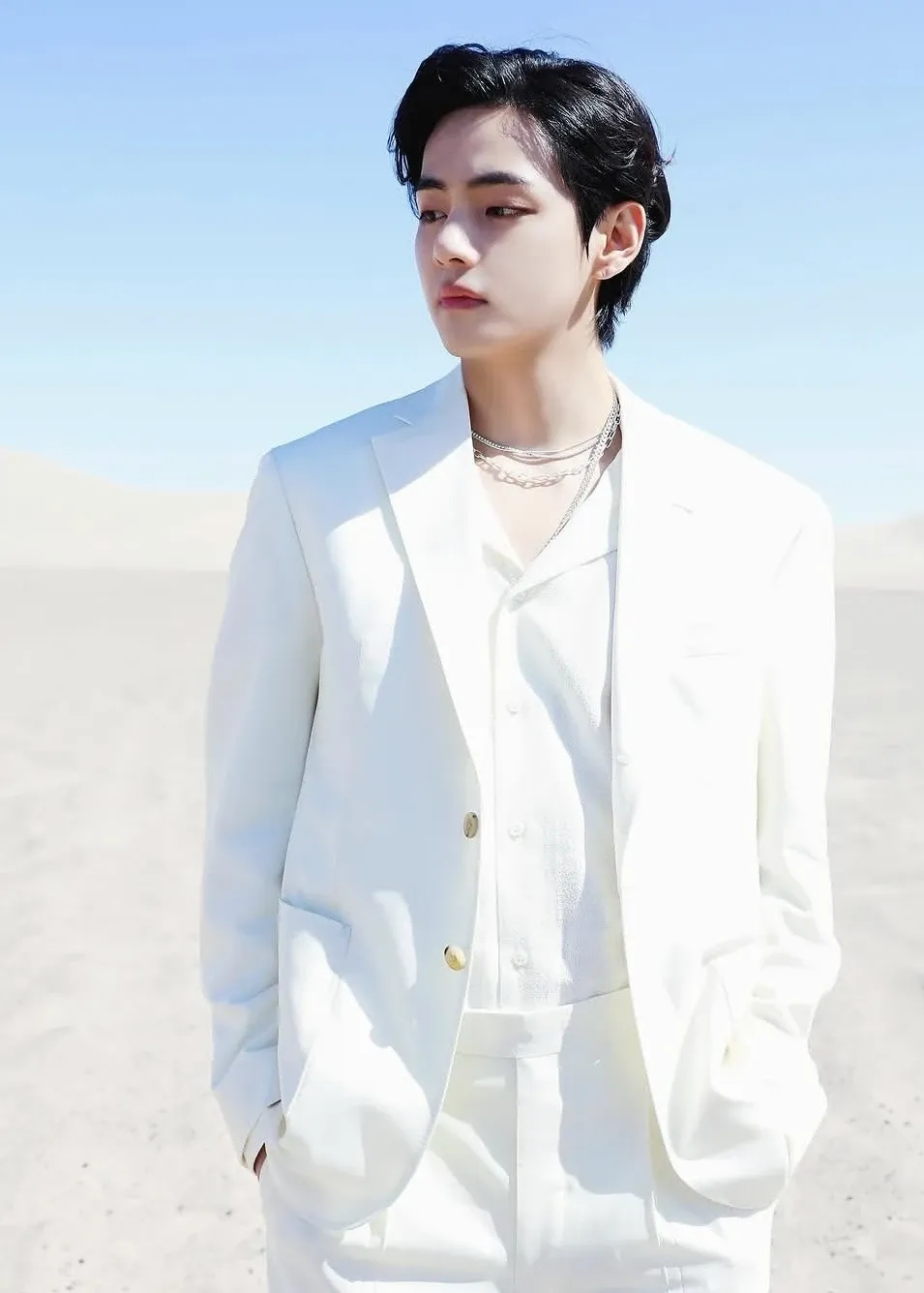 뷔 (방탄소년단)의 최신 사진