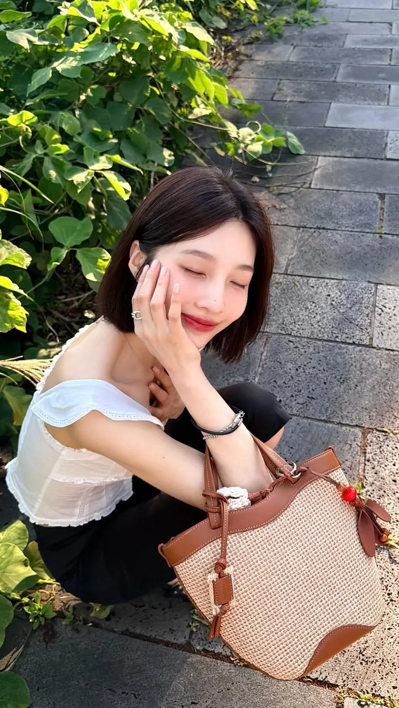 Behind-the-scenes cut of Joy (Red Velvet)
