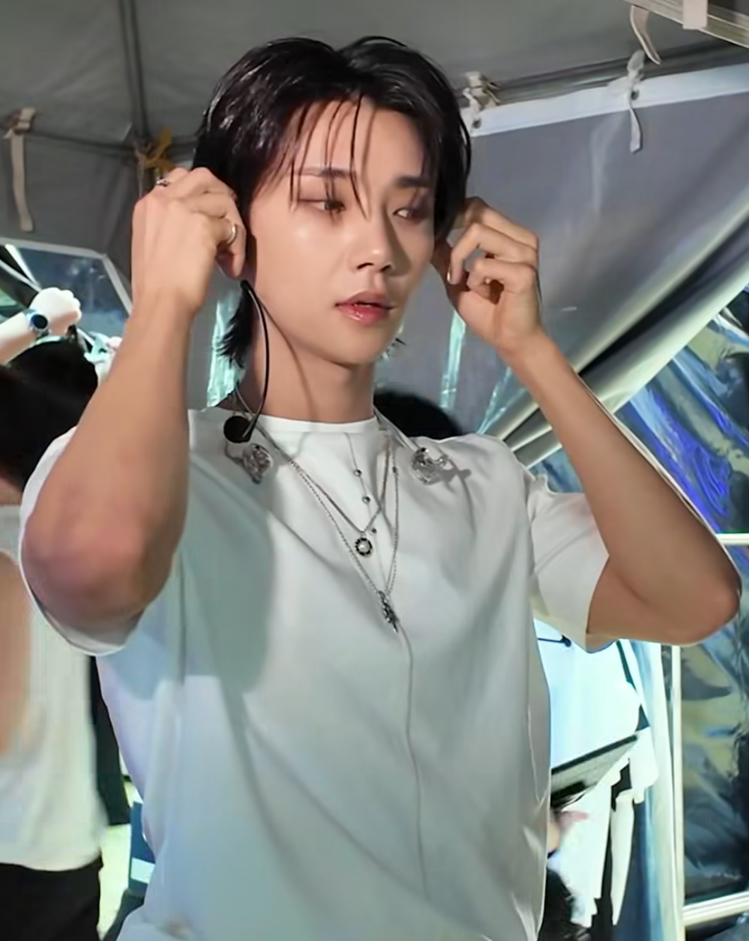 Behind-the-scenes cut of Joshua (SEVENTEEN)