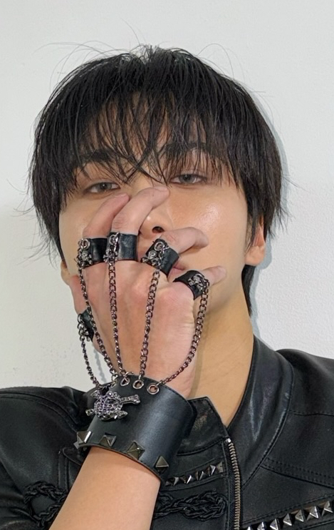 Behind-the-scenes cut of Seonghwa (ATEEZ)