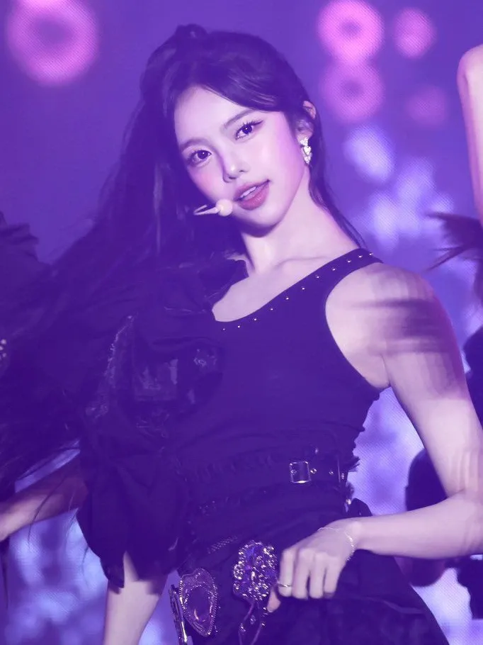 A moment captured by Ian (Hearts2Hearts)'s fan