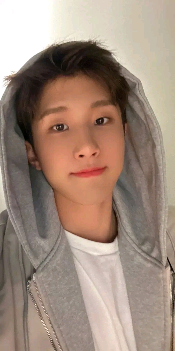 Jinjin (ASTRO)社区今天最受欢迎的壁纸