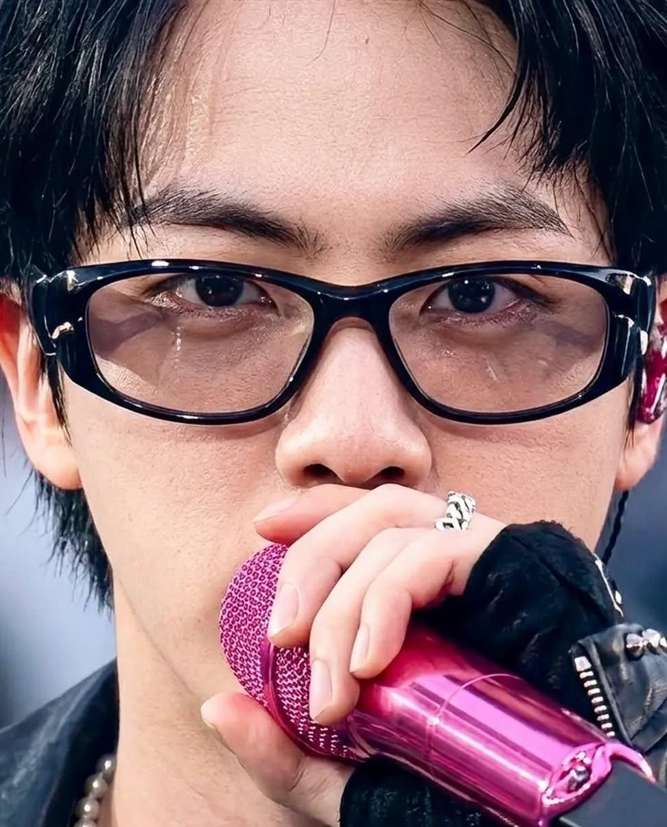 Foto aktivitas terbaru Jin (BTS)