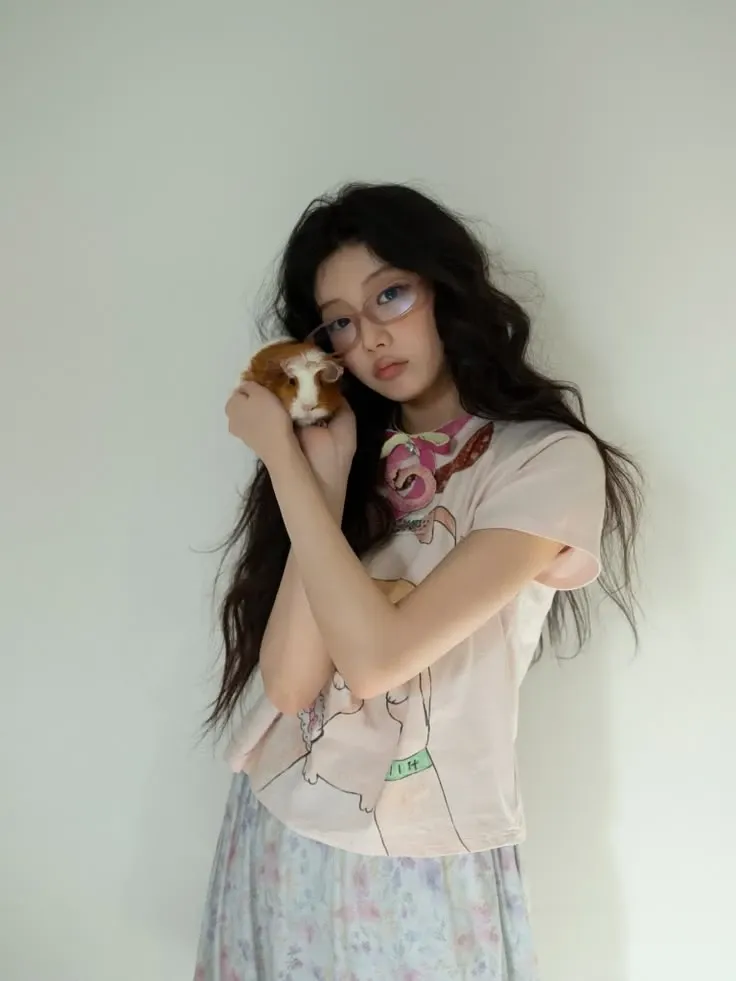 Behind-the-scenes cut of Wonhee (ILLIT)