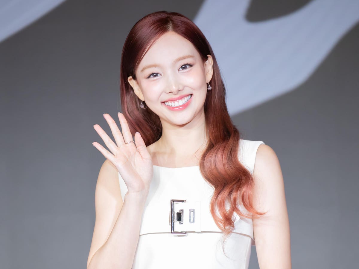 Latest photo of Nayeon (TWICE)