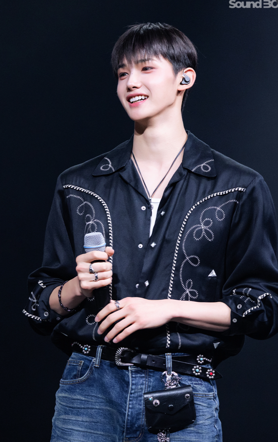 Recent activity shot of Jo (&TEAM)