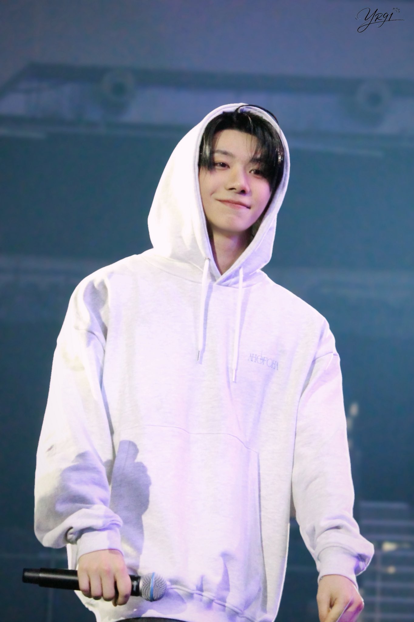 A moment captured by Park Han (AHOF)'s fan