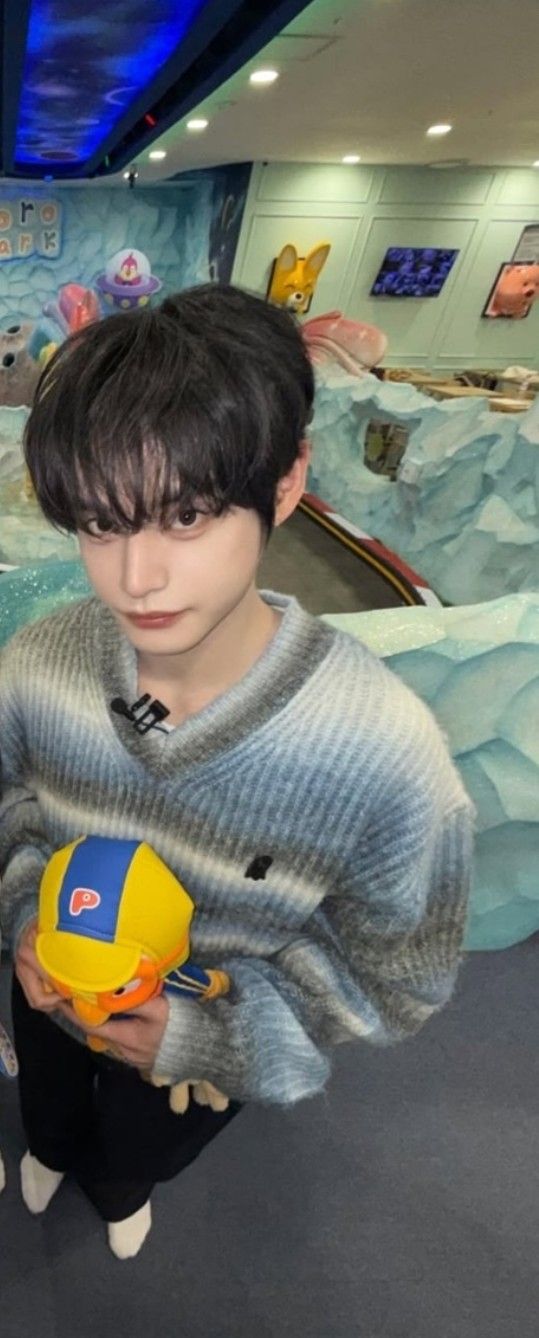 Foto aktivitas terbaru Kim Jiwoong (ZEROBASEONE)