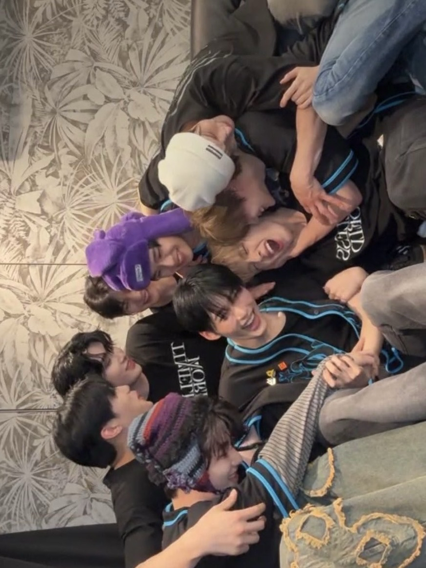 Behind-the-scenes cut of Kim Gyuvin