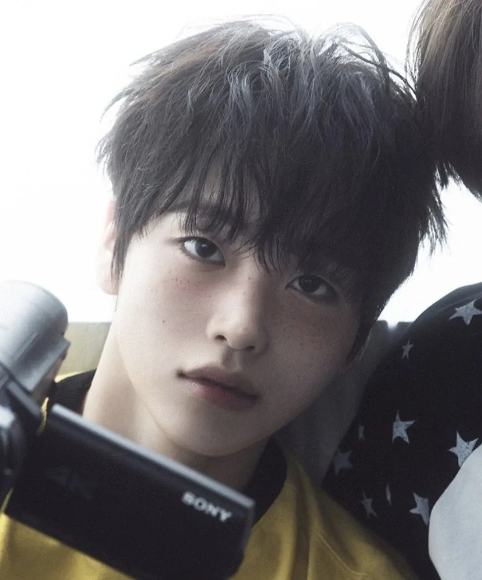 Behind-the-scenes cut of Hyeongjun (CRAVITY)