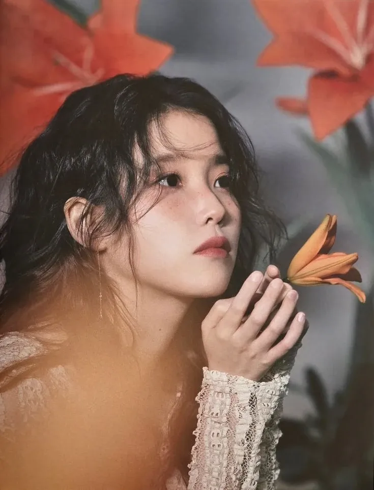 Behind-the-scenes cut of IU