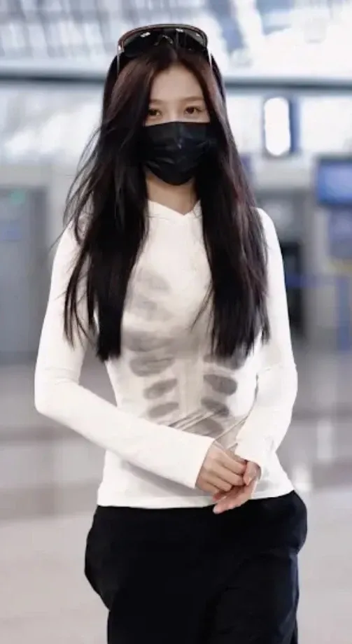 Behind-the-scenes cut of Esther Yu