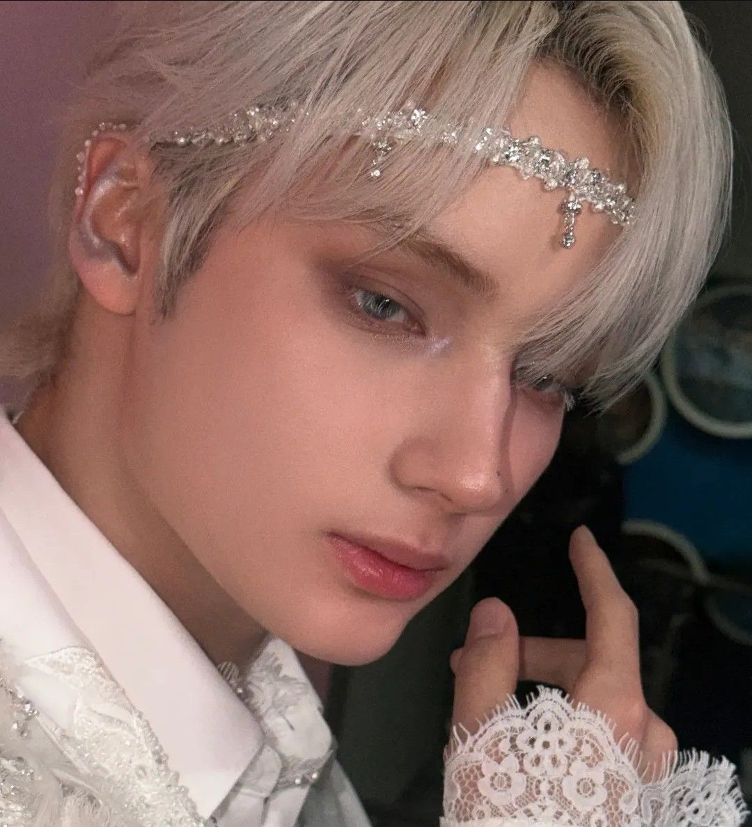 Latest photo of HueningKai (TOMORROW X TOGETHER)