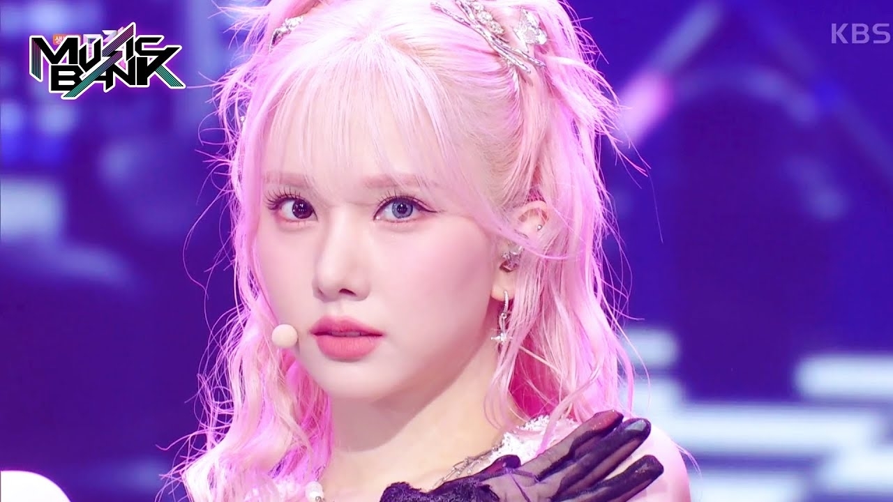 A moment captured by VIVIZ's fan