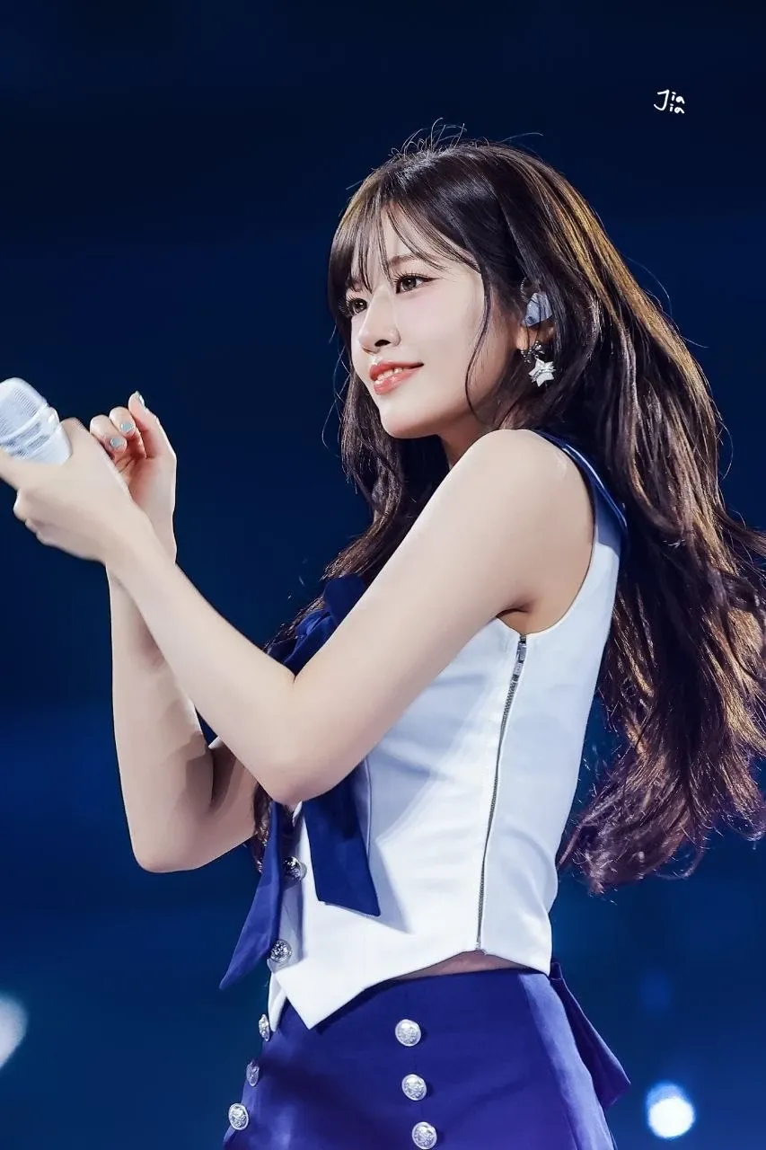 안유진 (IVE)의 비하인드 컷