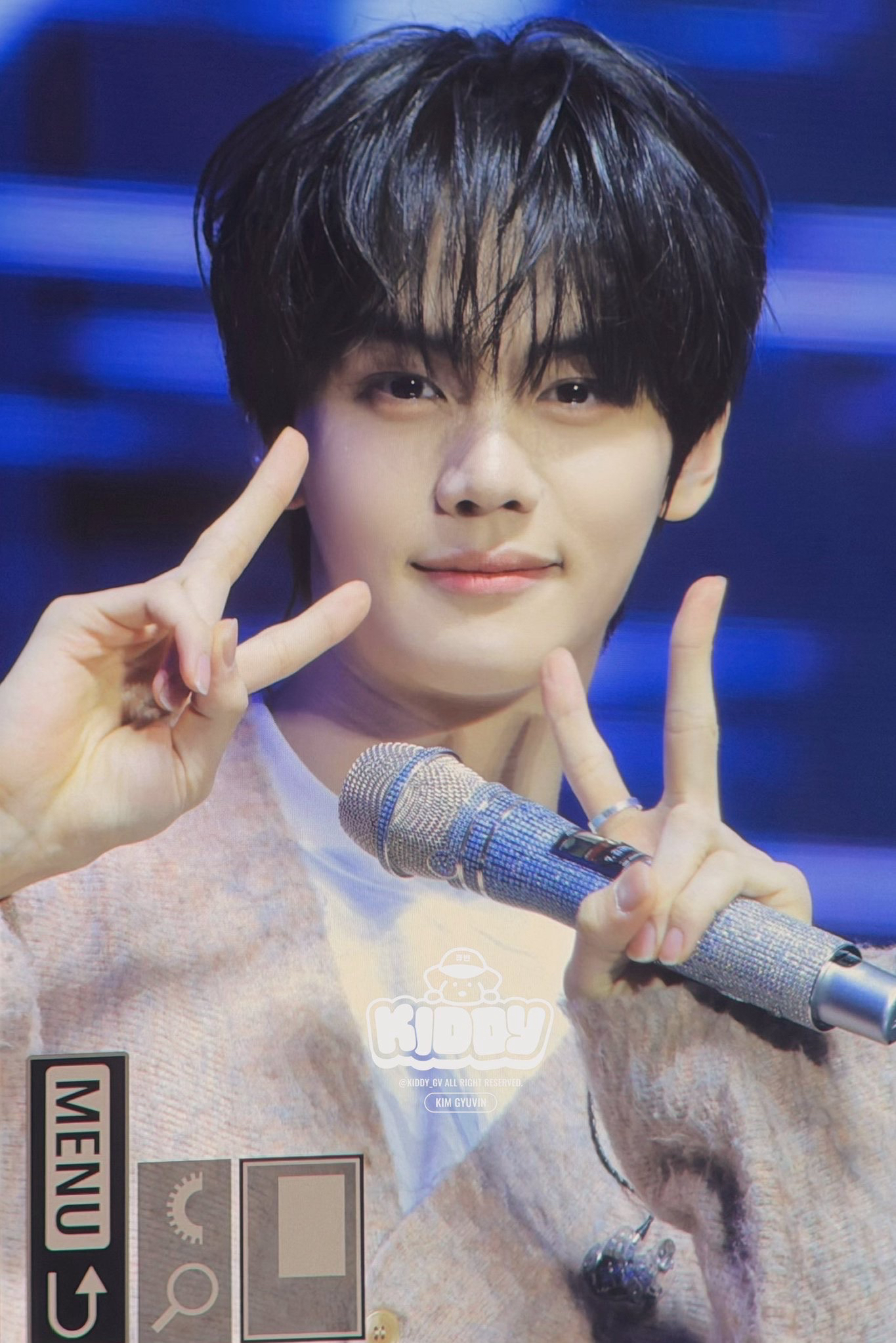 Latest photo of Kim Gyuvin (ZEROBASEONE)