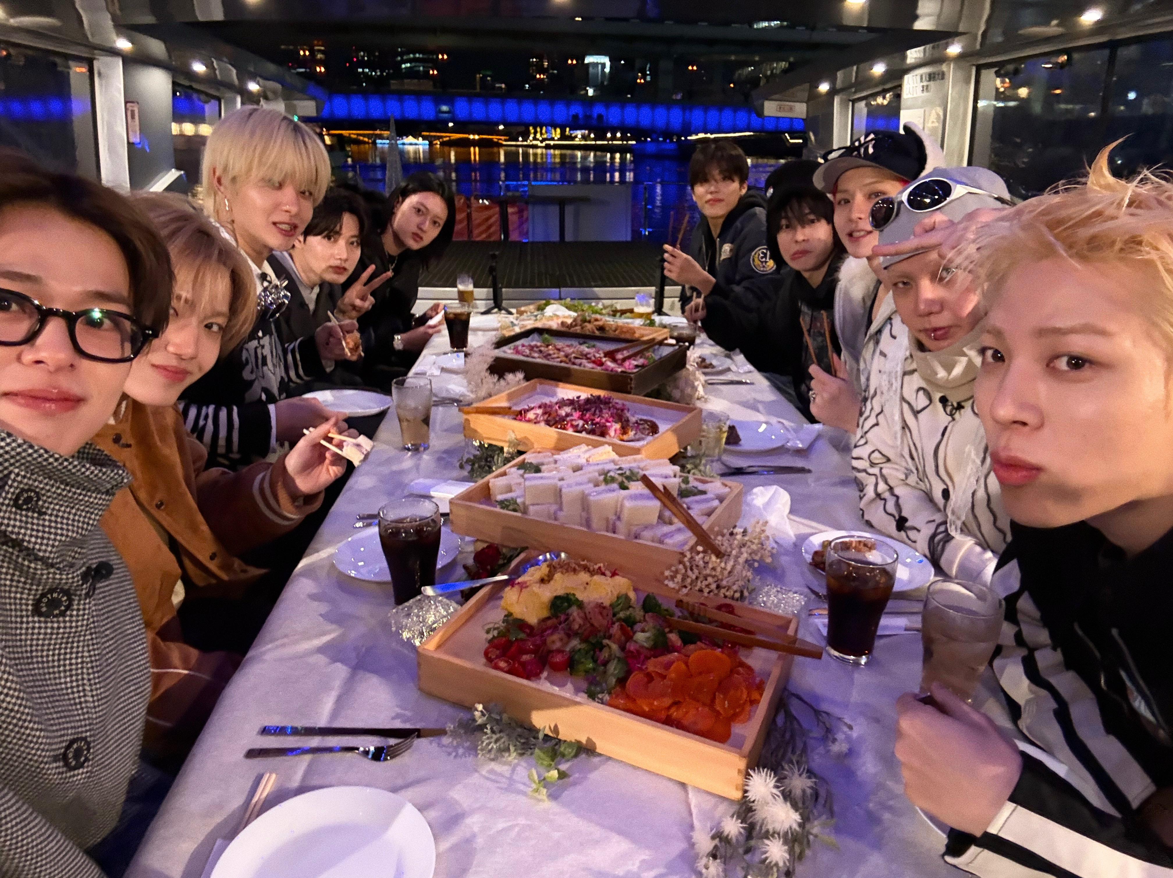 TREASURE의 비하인드 컷