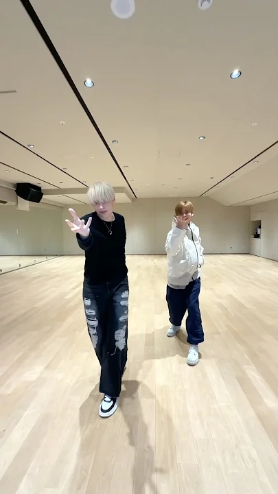 Foto aktivitas terbaru TOMORROW X TOGETHER