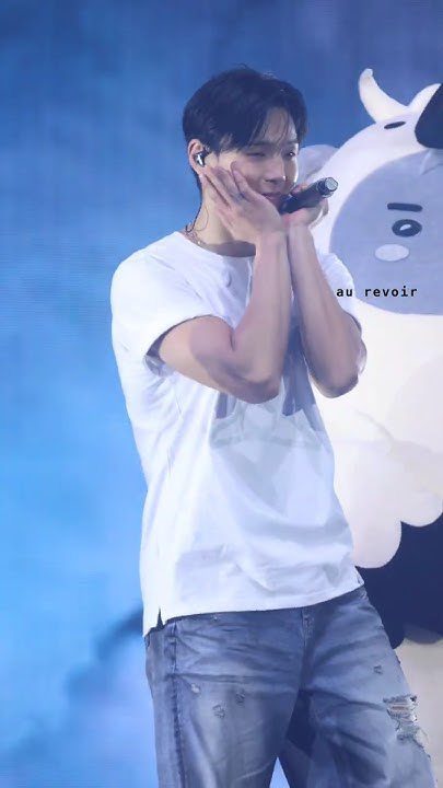 A moment captured by Shownu (MONSTA X)'s fan