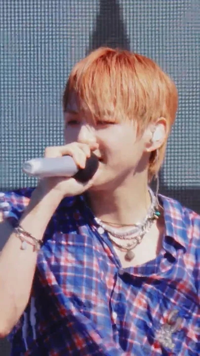 Behind-the-scenes cut of Kang Daniel