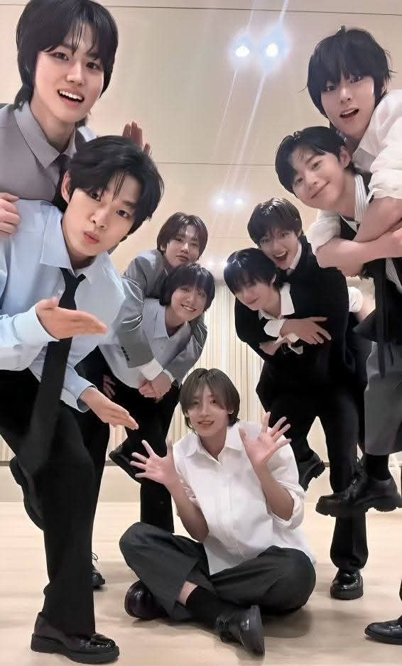 The most beloved wallpaper among AHOF's fans