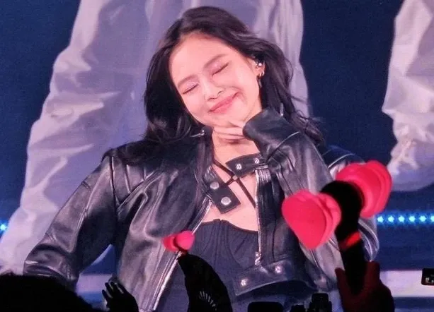 Jennie (BLACKPINK)粉丝拍下的瞬间