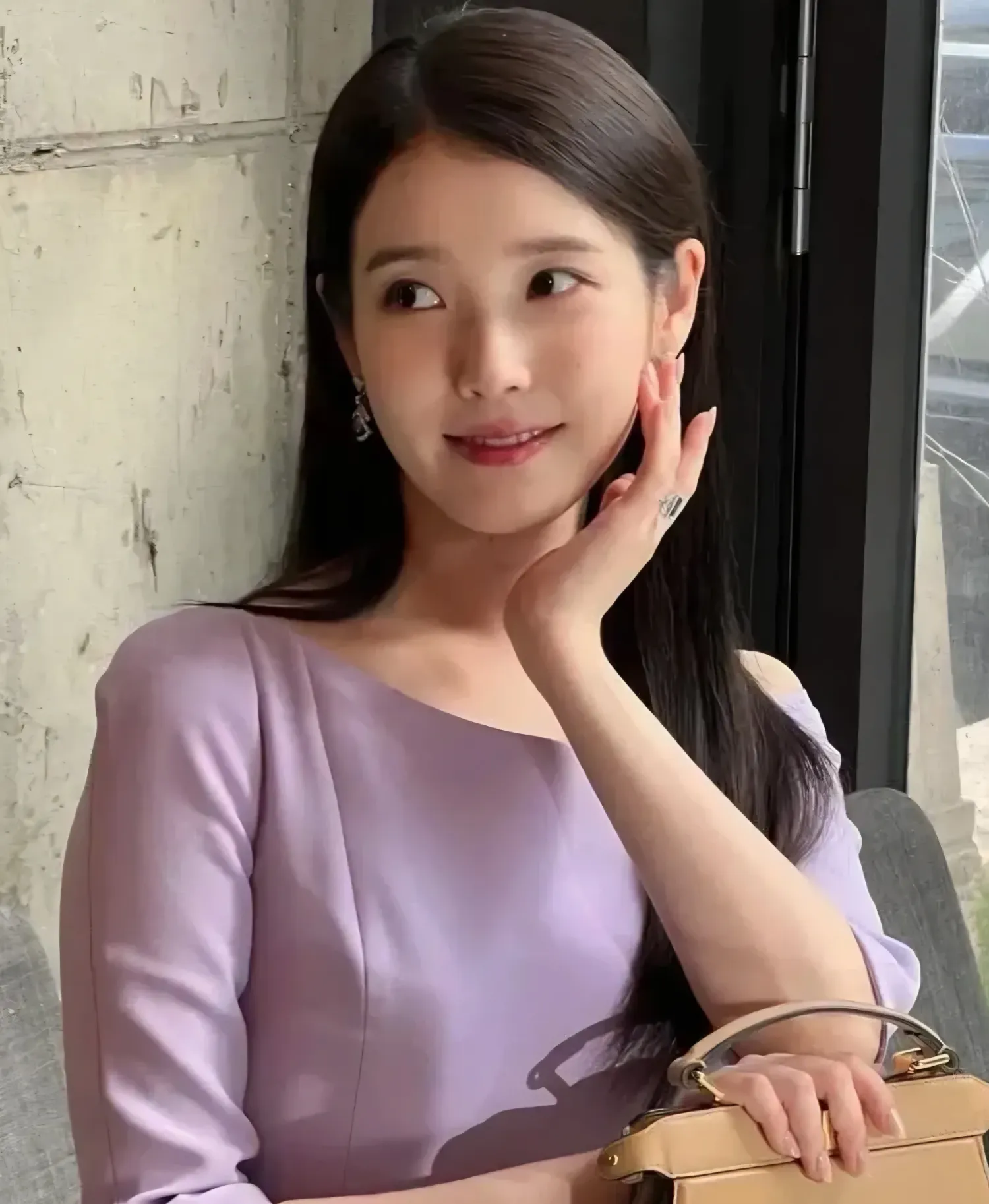 Behind-the-scenes cut of IU