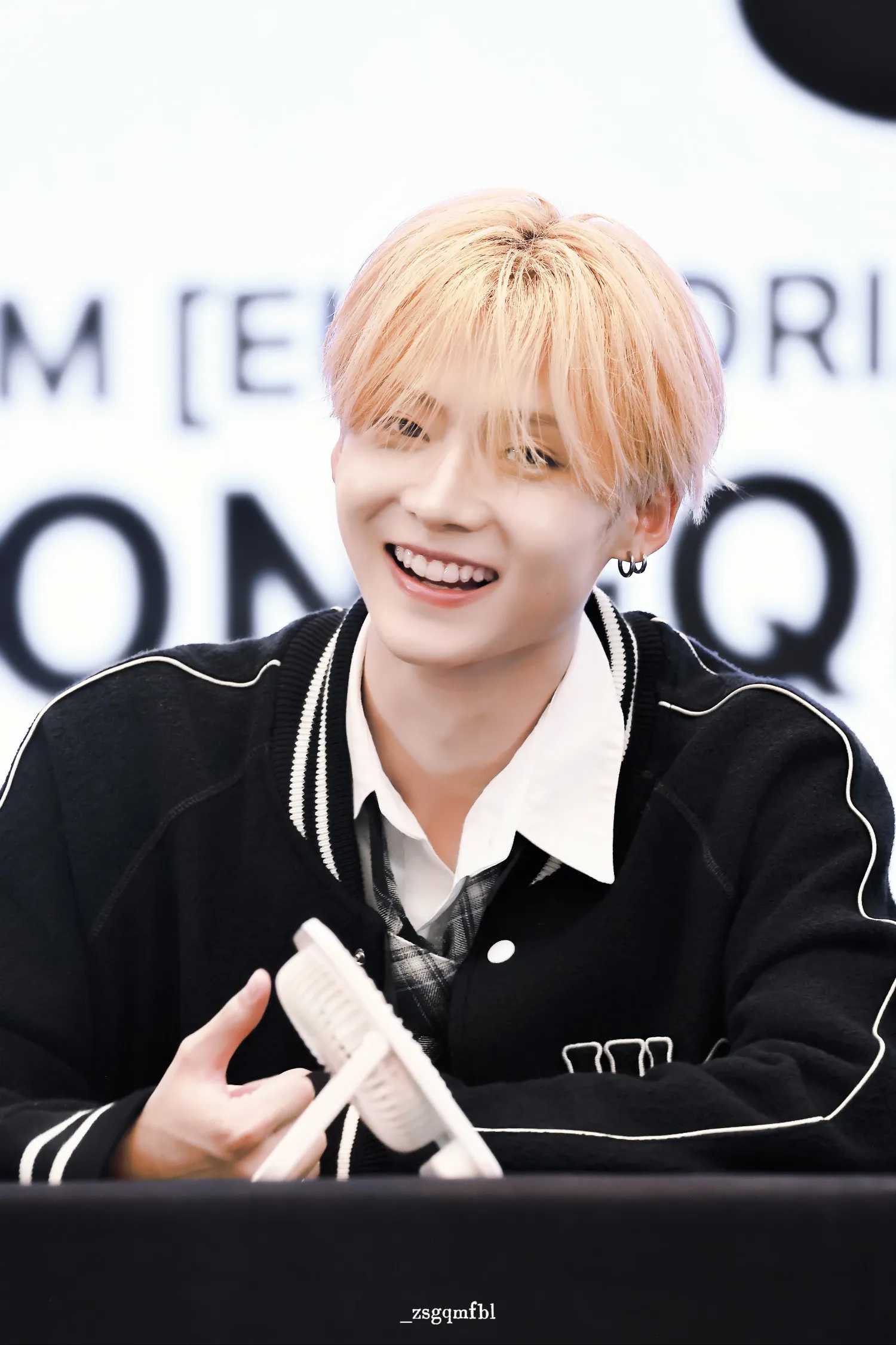 커뮤니티에서 화제된 인기 아이돌 콘텐츠