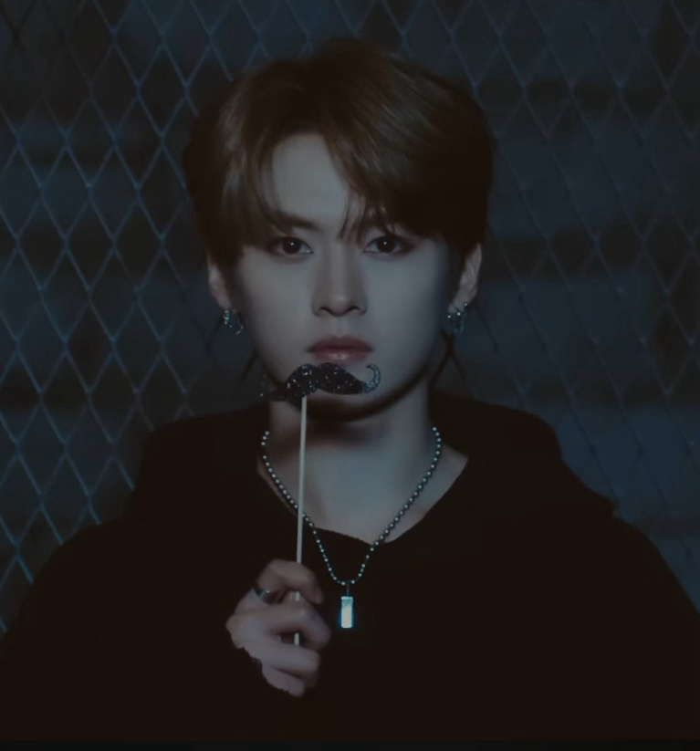 A moment captured by Lee Know (Stray Kids)'s fan