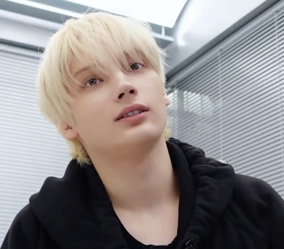 Foto terbaru HueningKai (TOMORROW X TOGETHER)