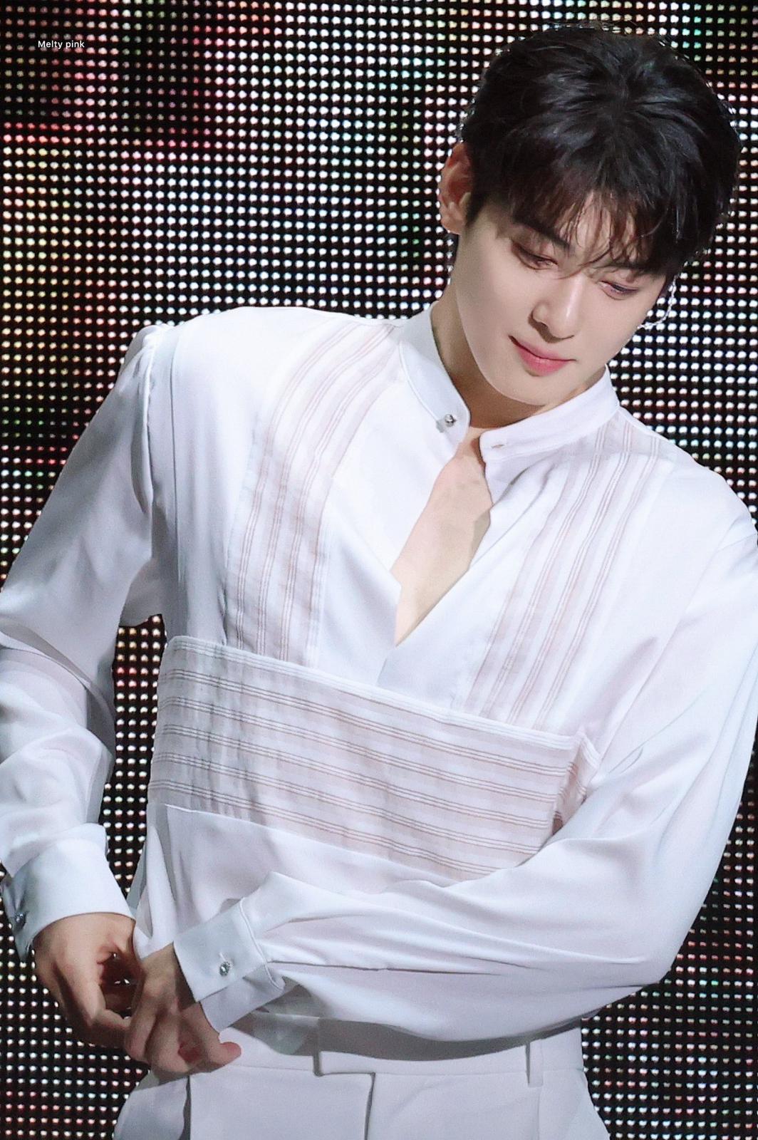 Recent activity shot of Eunwoo (ASTRO)