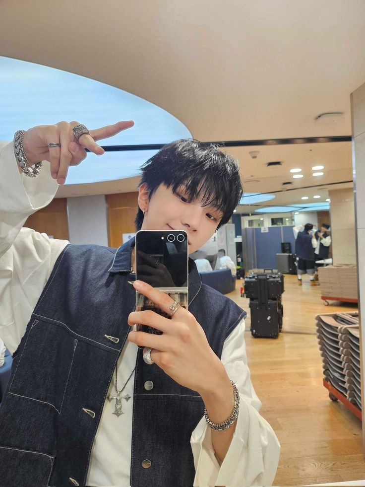 Behind-the-scenes cut of Woonhak (BOYNEXTDOOR)