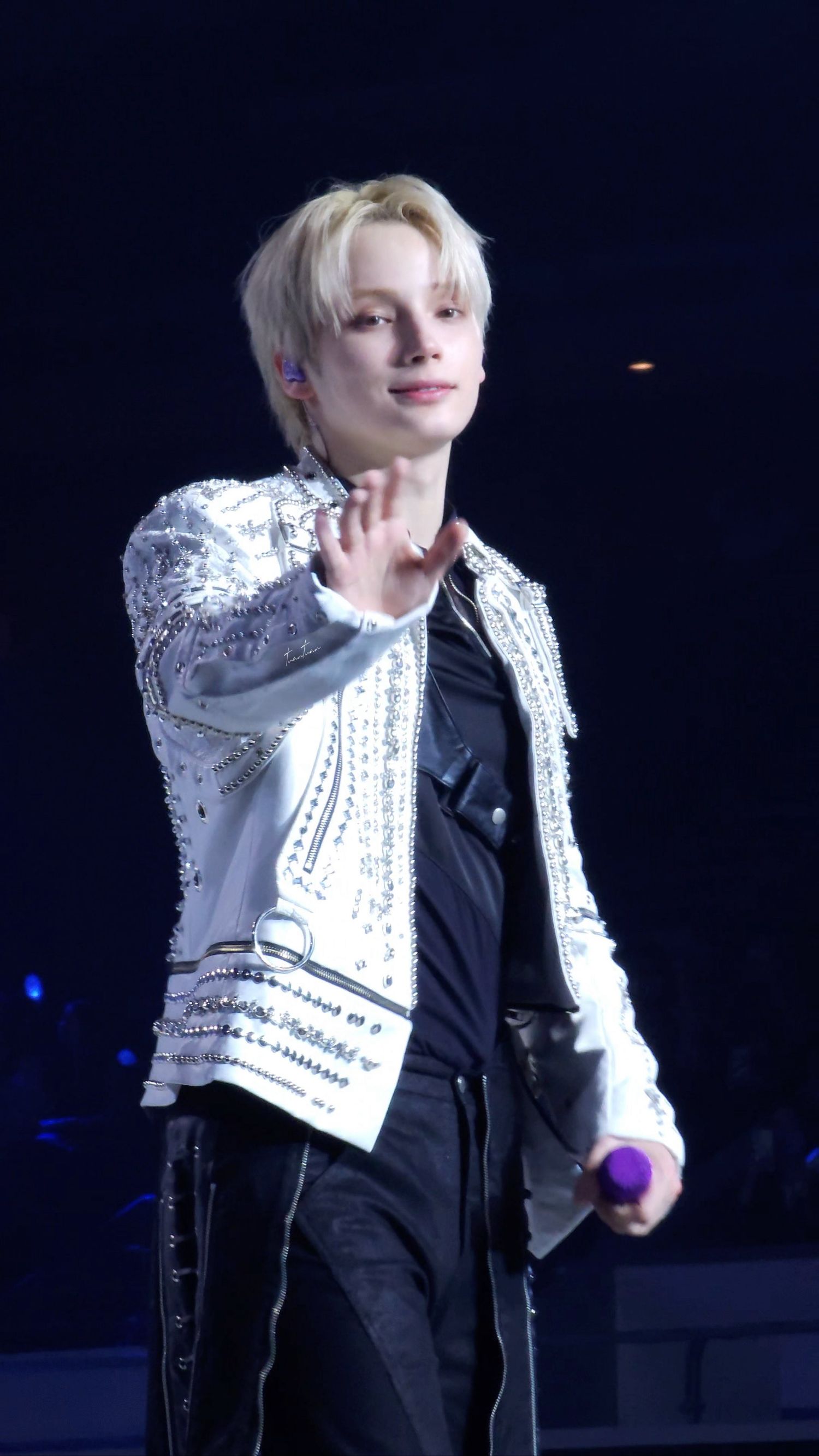 휴닝카이 (투모로우바이투게더)의 비하인드 컷