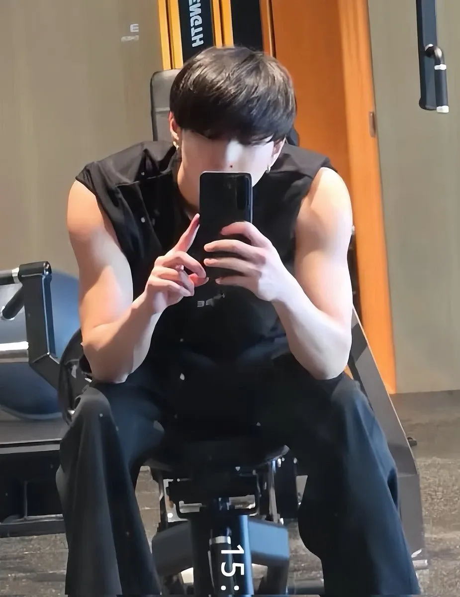 Latest photo of Jungwon (ENHYPEN)