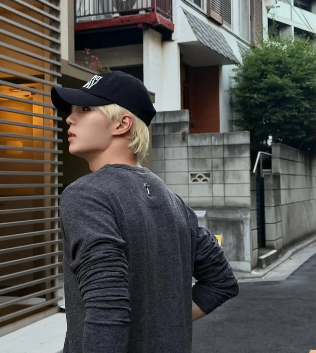 Behind-the-scenes cut of Kim Junseo (ALPHA DRIVE ONE)