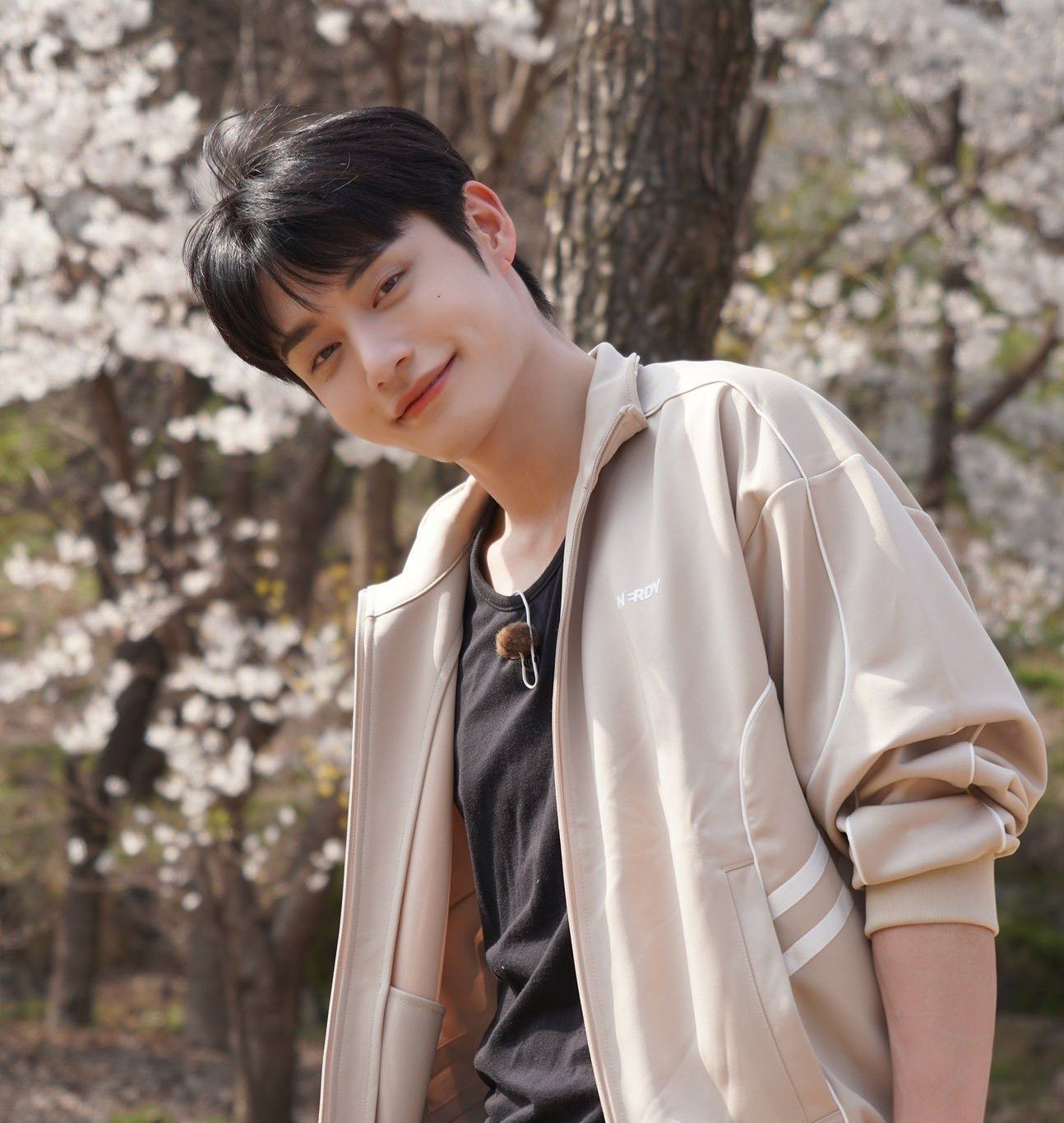 김지웅 (제로베이스원)의 비하인드 컷