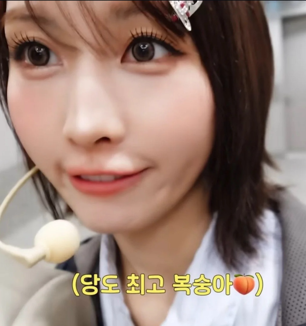 Foto terbaru Momo (TWICE)