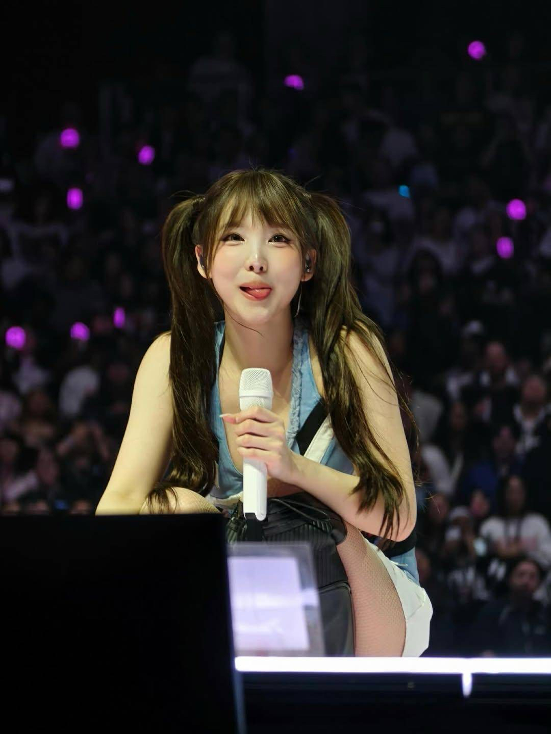 A moment captured by Nayeon (TWICE)'s fan